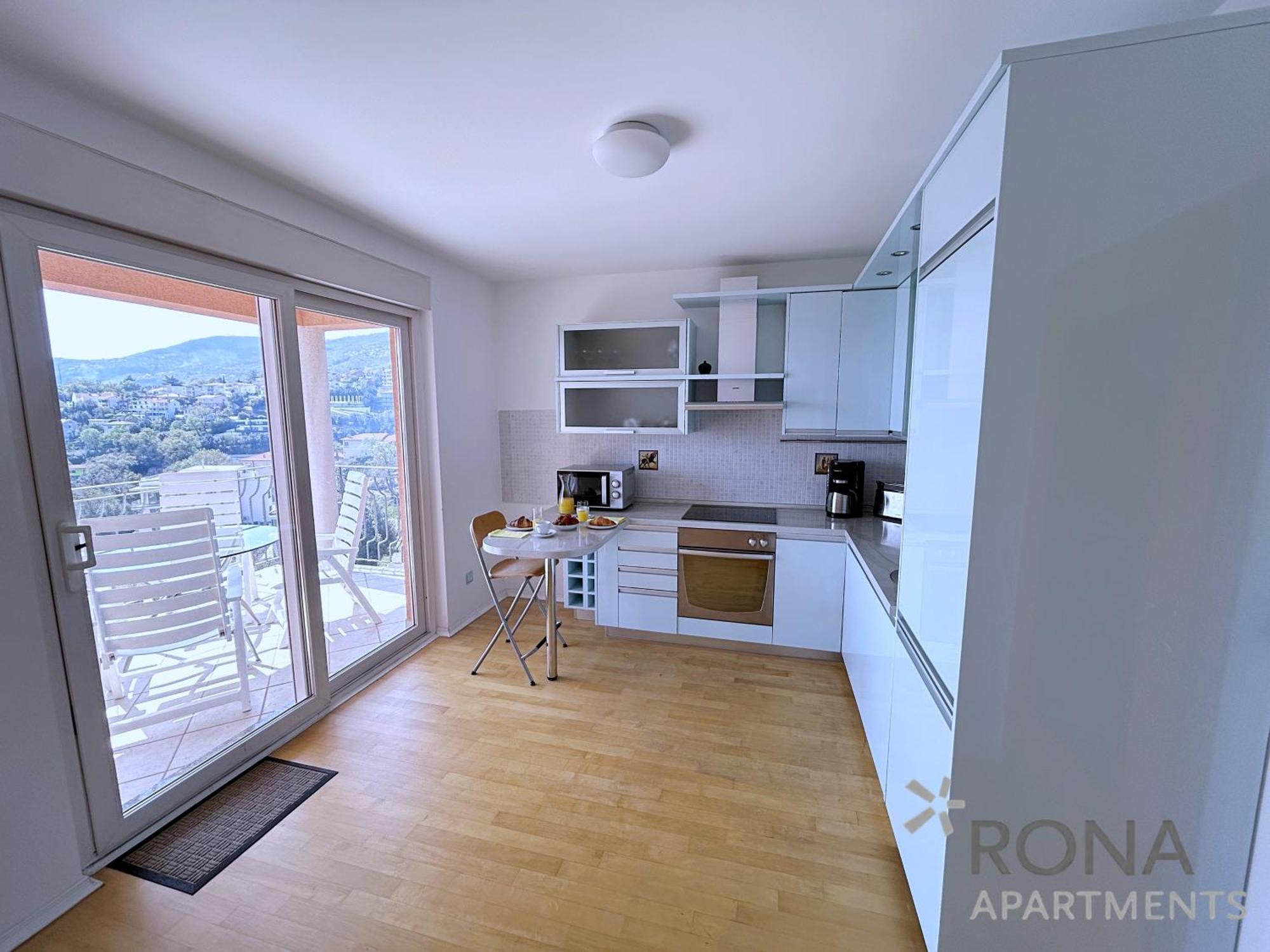 Rona Spacious Apartment With A Panoramic View Ičići Exteriör bild